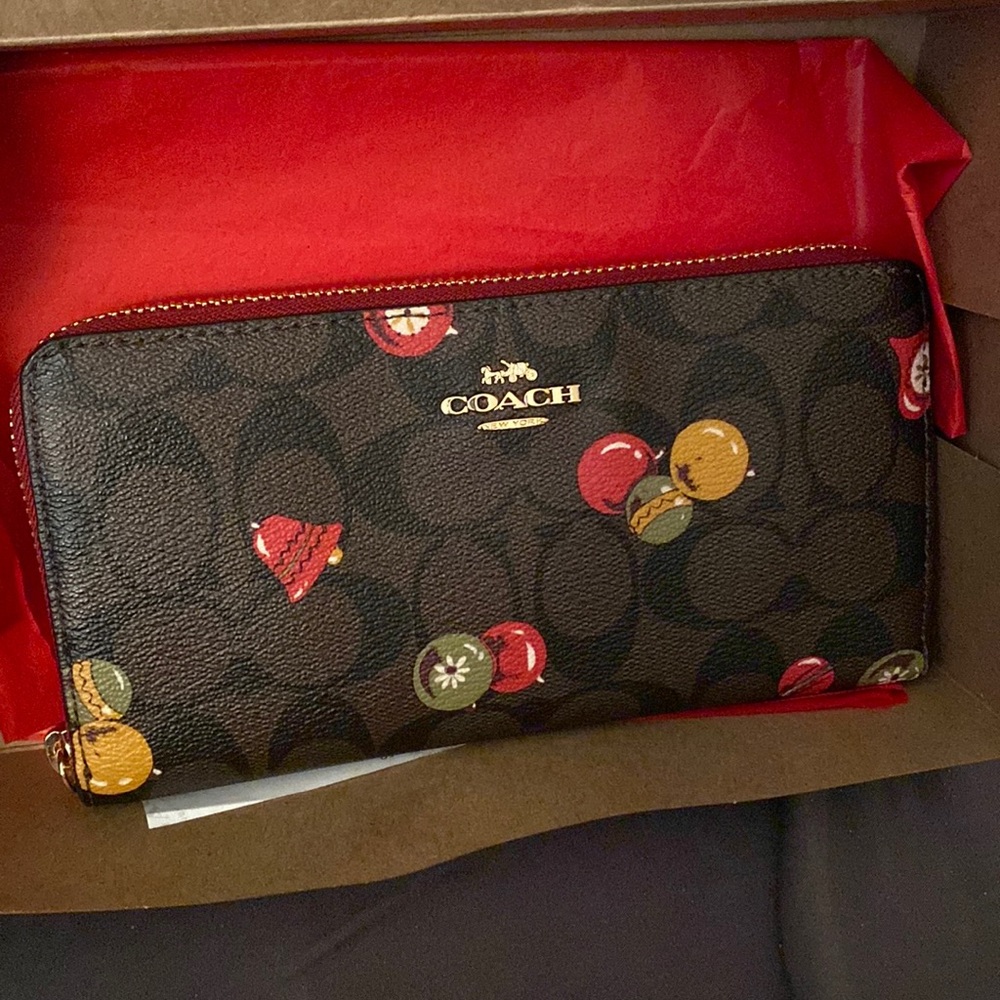 Coach wristlet wallet